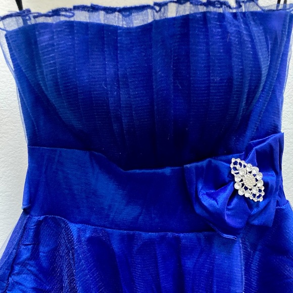 FE Forever - Women’s/Teen’s Prom/Party Dress. Size Medium - Picture 3 of 5